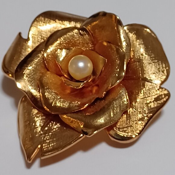 Vintage Gold Tone Faux Pearl Rose Flower Brooch Pin - Picture 2 of 5